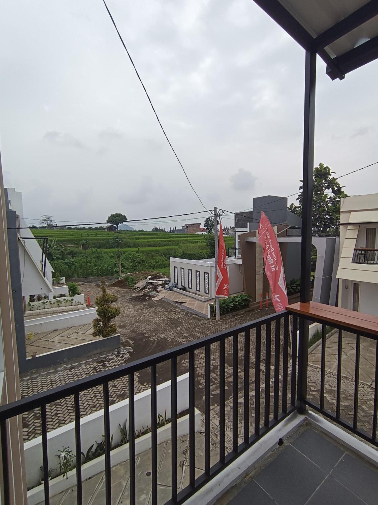 Villa Royal Arois Syariah Dekat Jatim Park 3 Tlekung Dış mekan fotoğraf